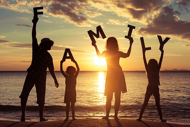 15 Must-Have Summer Poses for Family and Kids